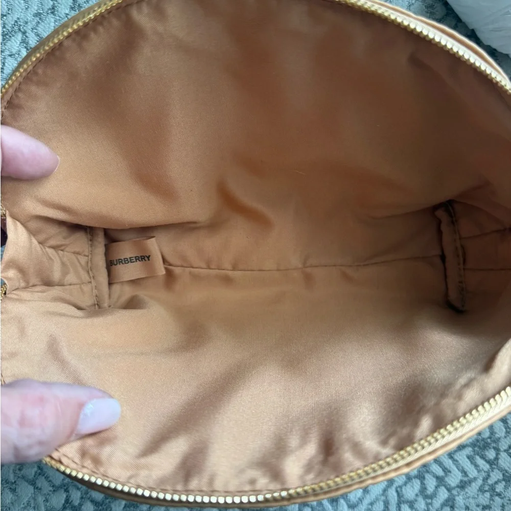 Burberry tan/camel crescent makeup pouch NWOT
